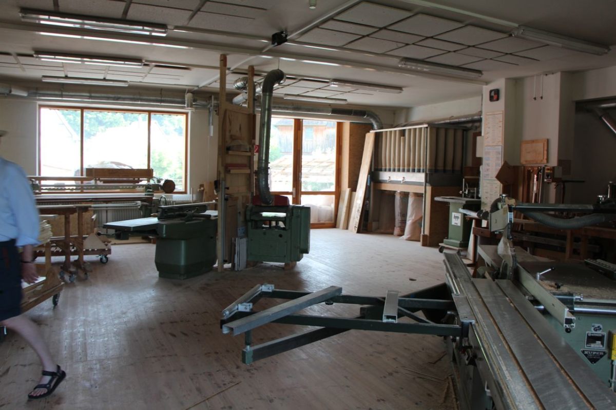 Wonderful woodworking shop, with quality machines. Unfortunately with 